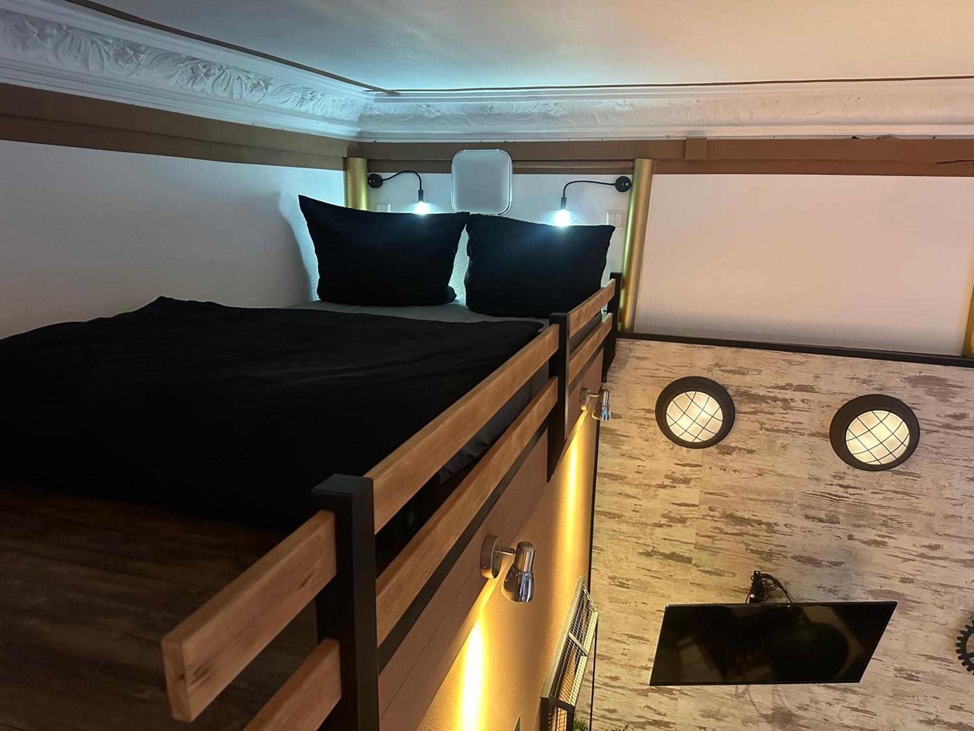 Einzigartige Ferienwohnung Bunt Wie Berlin Luaran gambar